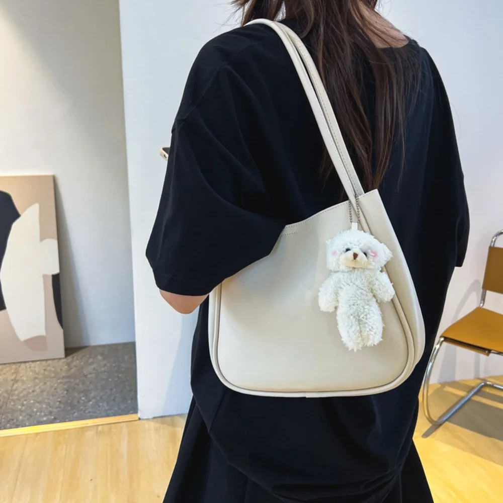 

Корейская сумка через плечо из искусственной кожи, однотонная большая вместительная сумка с подвеской в виде медведя, мягкая сумка для работы, покупок