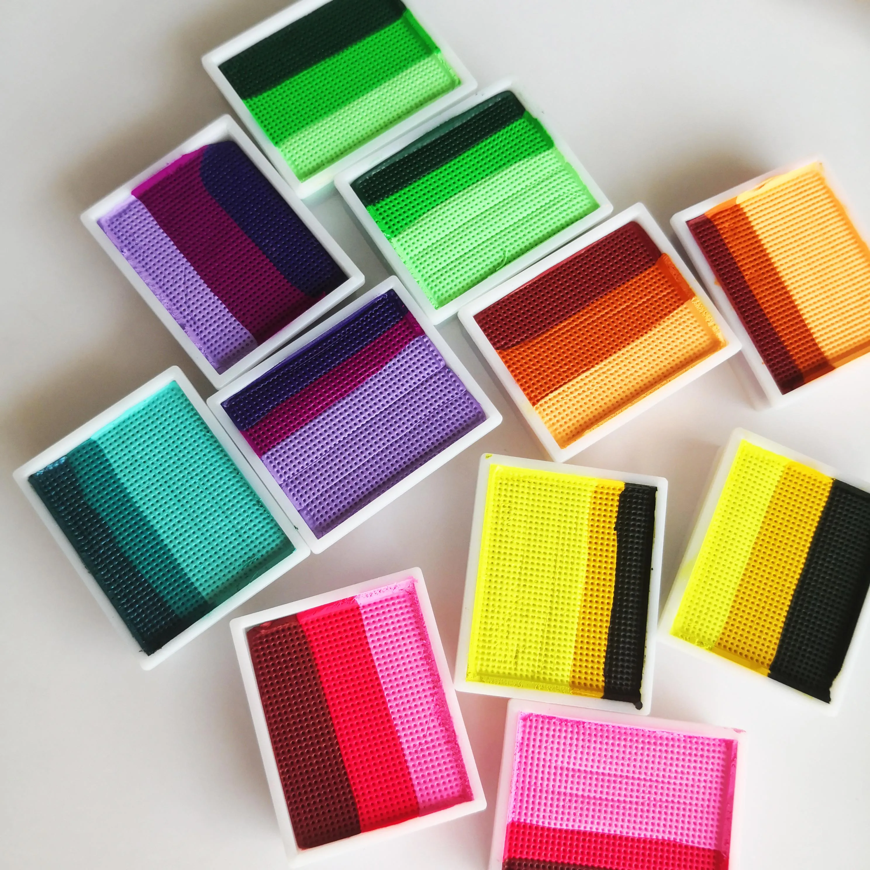 طلاء الوجه والجسم على شكل كعكة قوس قزح المنشط بالماء 10 جرام لمكياج حفلات الهالوين للأطفال