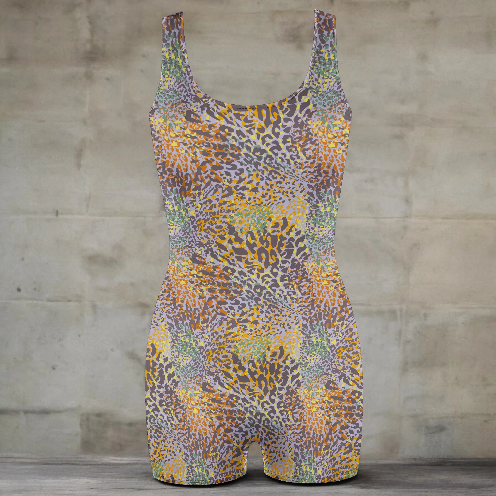 بذلة مثيرة بطبعة الفهد وحزام عريض ضيق للارتداء المنزلي أو الارتياد المسائي