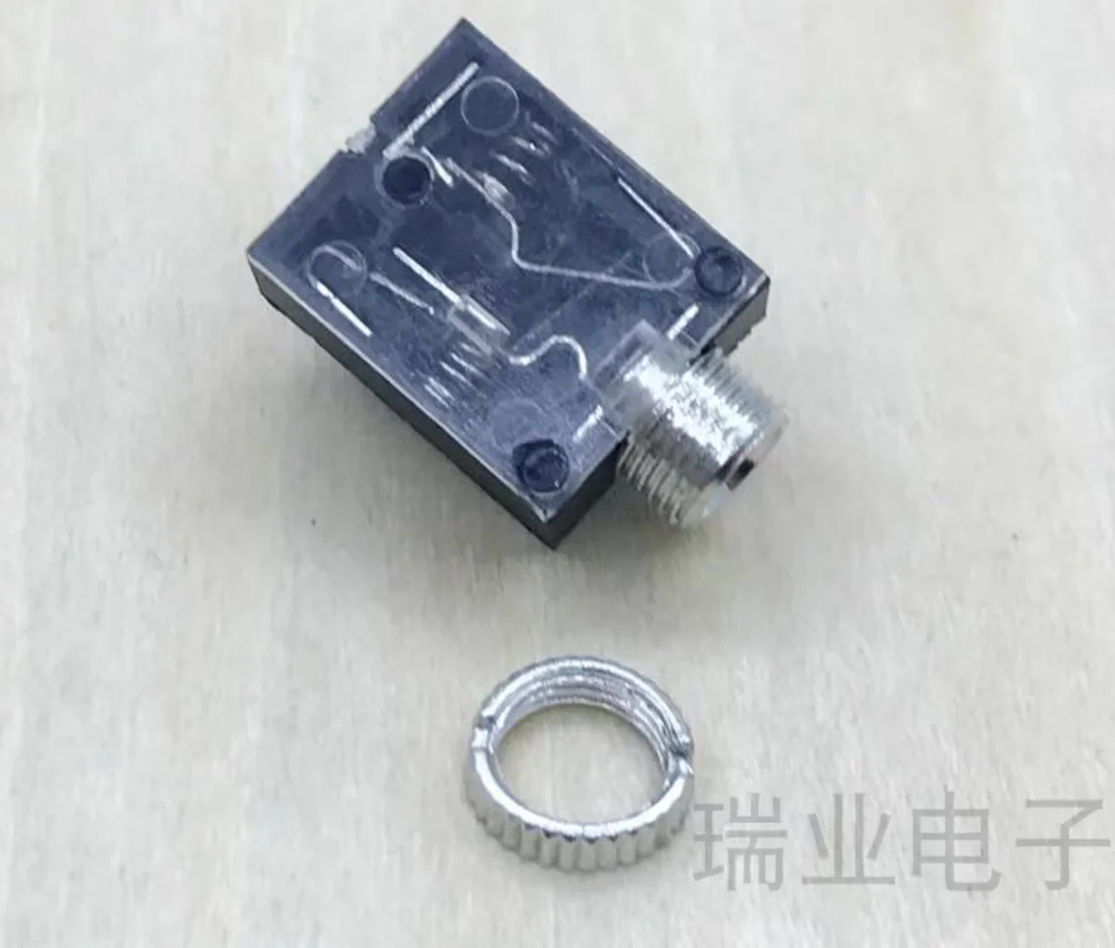 

3.5mm headphone jack dual channel audio mother socket Interface socket with threaded stereo transparent cover NO.C3050