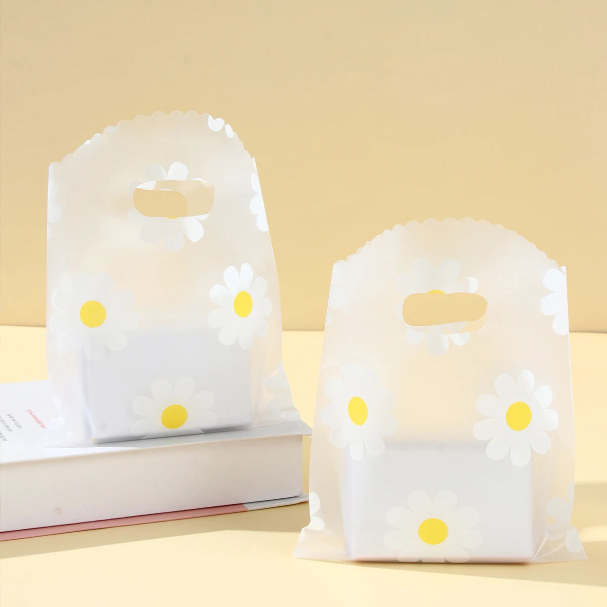 10pcs Little Daisy Plastic Gift Bag Clear Storage Shopping Bag With Christmas Wedding Party Favor Bag Candy Cake Wrapping Bag