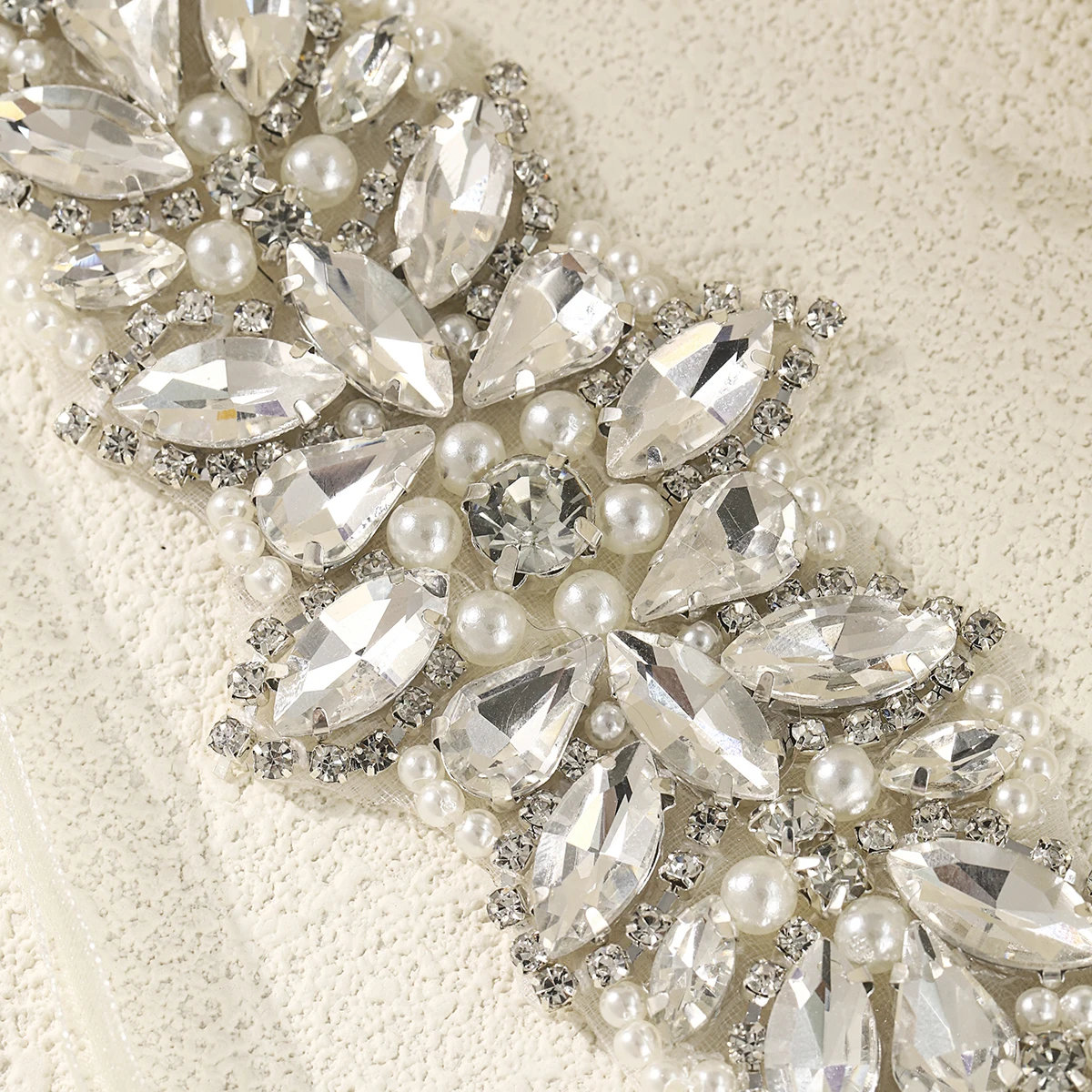 حزام زفاف فضي عالي التحمل لؤلؤ فاخر مزين بالزهور على الطراز الكوري حزام خصر إكسسوارات فستان أحجار الراين وشاح للنساء