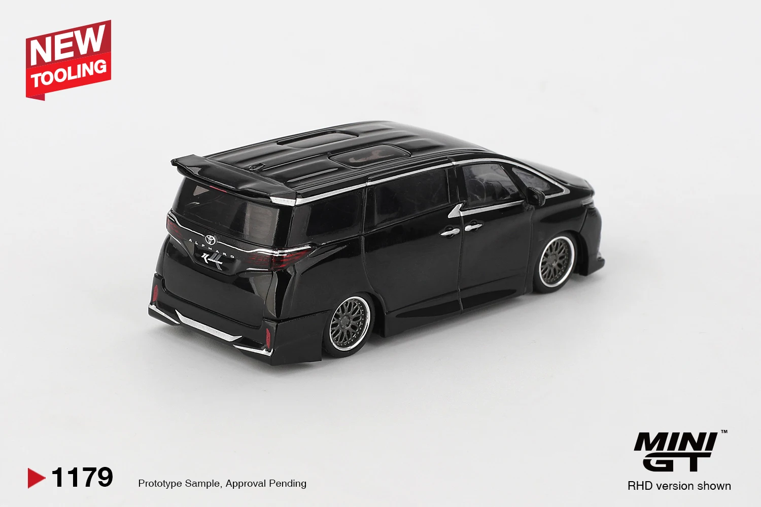 MINIGT 1/64 Toyota Alphard Vellfire Modell - close-up view