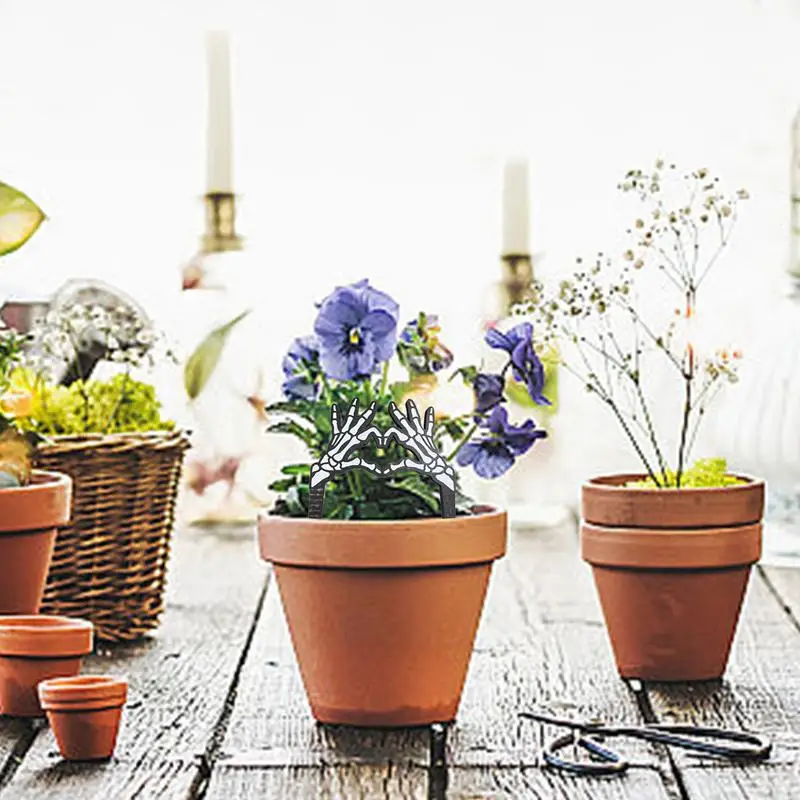 Śmieszne drewniane znaczniki roślin ręka z czaszką kołki sadzarki ozdobne do doniczek miłość gest znak sadzarki Halloween przyjęcie świąteczne znak