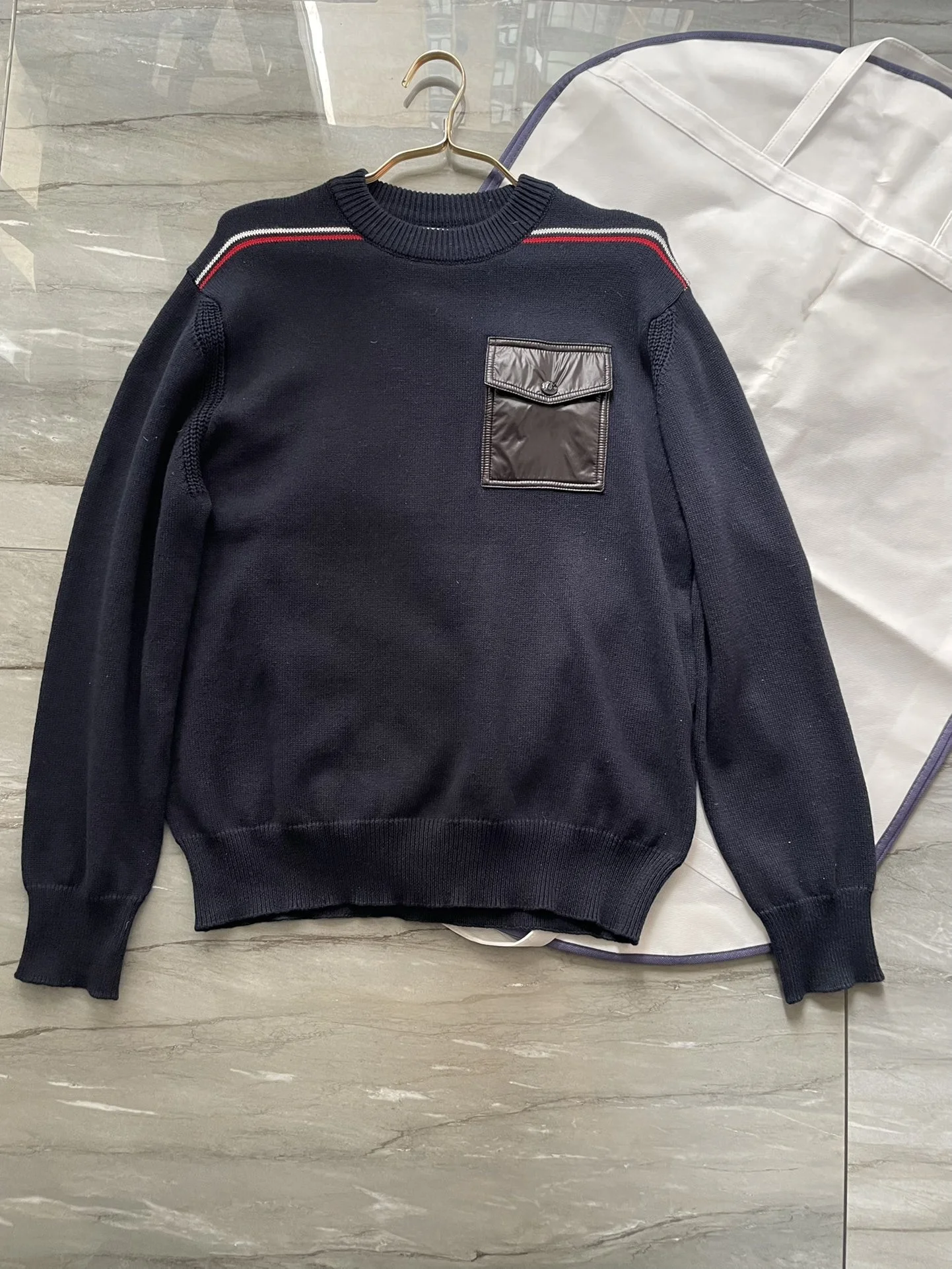 Sweater rajut wol untuk pria, sweater kerah bulat dekorasi saku musim gugur musim dingin, Sweater serbaguna modis santai hangat