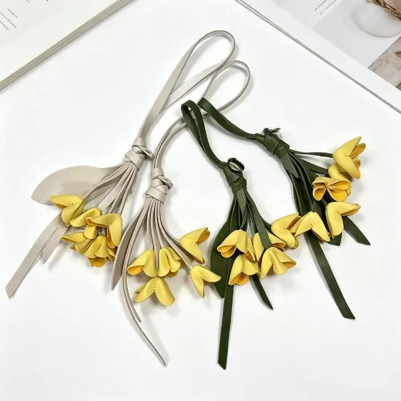 Niedlicher Blumenanhänger aus PU-Leder, Cartoon-Leder-Schlüsselanhänger, handgefertigter kreativer Taschenanhänger, Auto-Accessoire – Detail 6