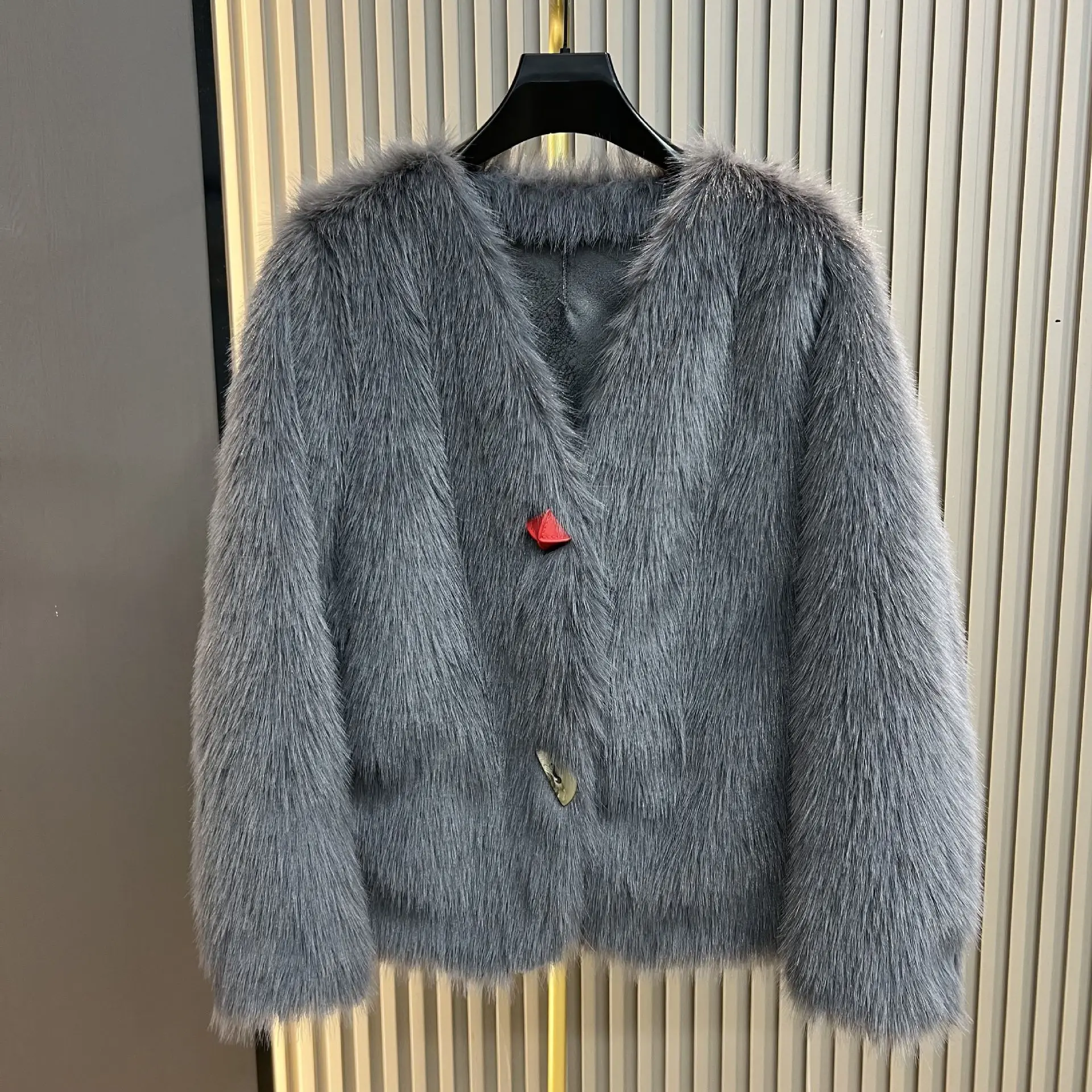 冬模造フォックスファーコート女性のための V ネックカラーボタンぬいぐるみオーバーコートアメリカのハイストリートファッション女性厚みのあるジャケット