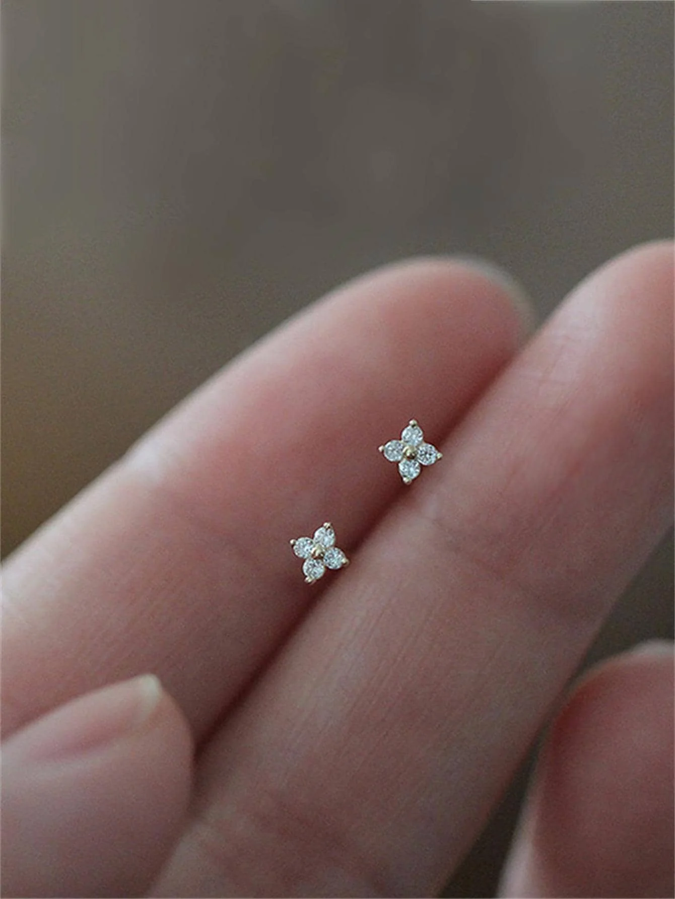 

Copper Cubic Zirconia Flower Stud Earrings for Women Mother's Day Valentine Gift