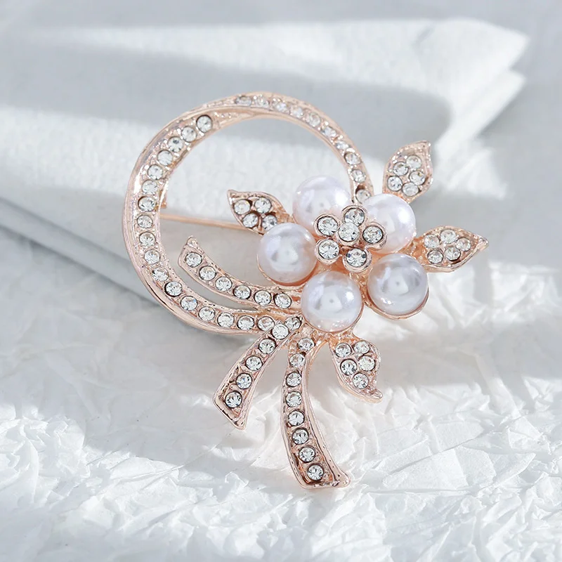 Breast Pin Women's Simple and Atmospheric Breast Flower Temperament Anti fading Pin Buckle Suit Fixed Clothing Accessories