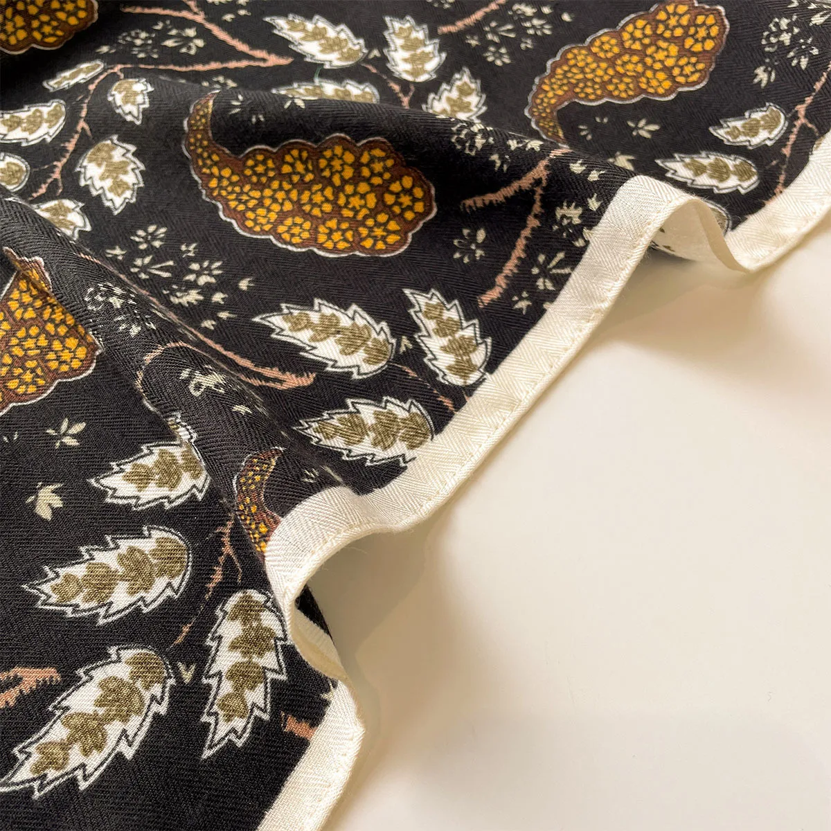 Luxuriöser Cashew-Quadrat-Schal für Damen, Retro-Schal aus weichem Satin, Bandanas, eleganter Hijab, Halstuch, Frühlingsschal, Strandtücher – Detail 8