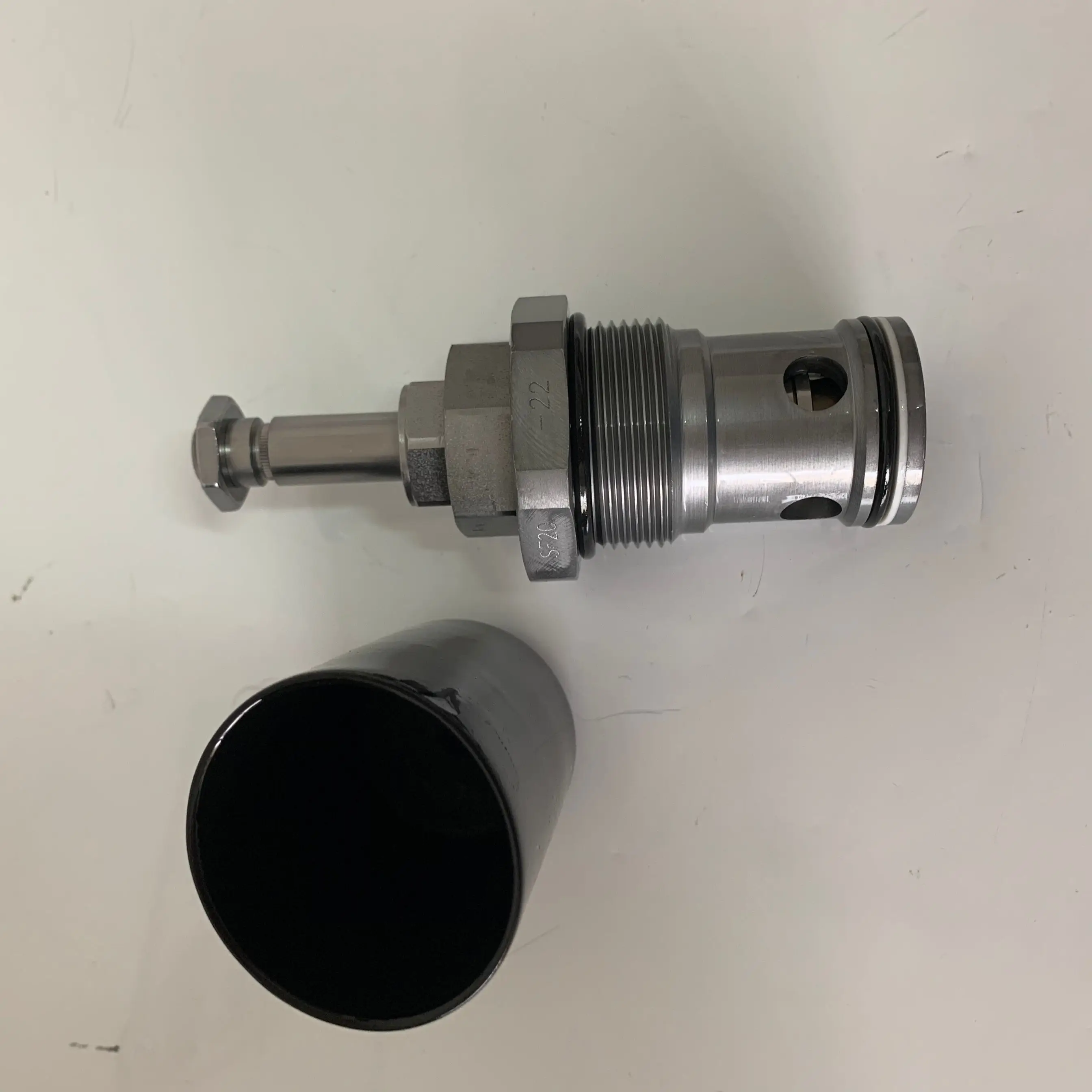 SF20-22 SF20-22-0-P-00 SF20-22-0-N-00 SF20-22-0-P-24DG SF20-22-0-N-24DG HydraForce الأصلي الملف اللولبي صمام الشمس الهيدروليكية ea ton