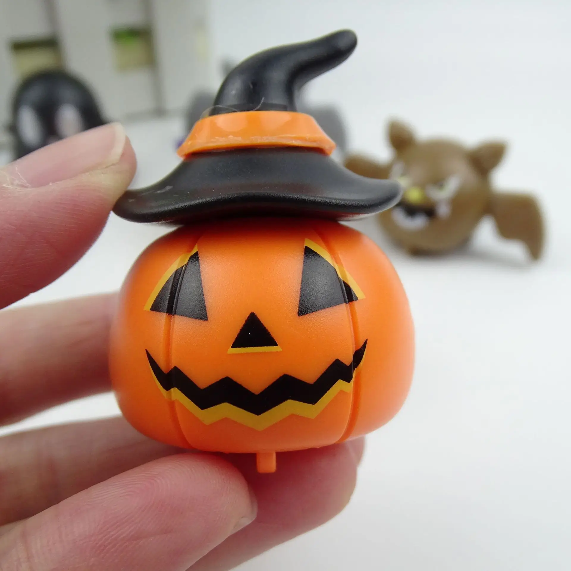 Halloween Novelty Funny Pumpkin Ghost Bat Back Force Car Holiday Party Fun Prize Children\'s Little Toys