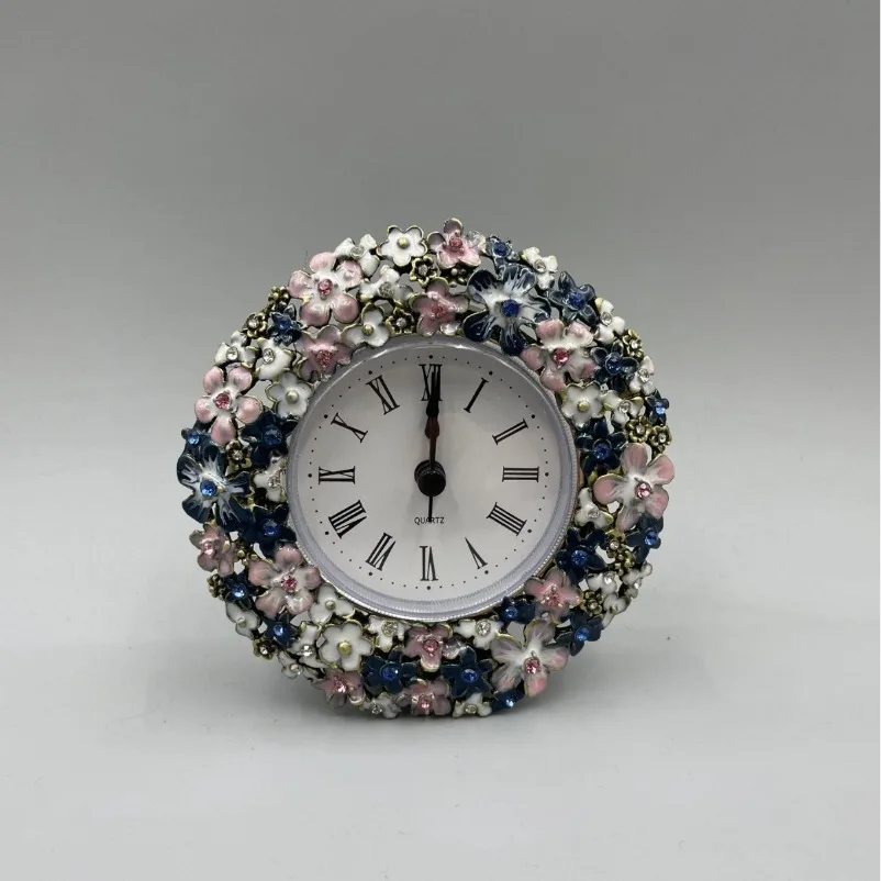 European Minimalist Creative Color Desktop Clock Metal Ornament