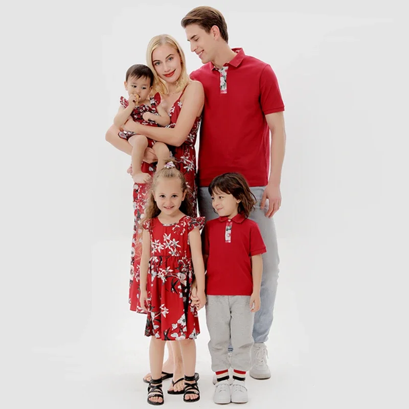 

Family Matching Outfits Summer Mother Daughter Floral Red Dresses Dad Son Cotton T-shirts Family Look Couple Outfits Women Girl