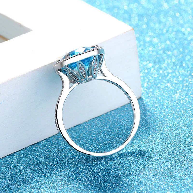 Cellacity Temperament Aquamarine Ring for Women Trendy Silver  Jewelry Oval shaped Gemstones Sea Blue Wedding Accessories