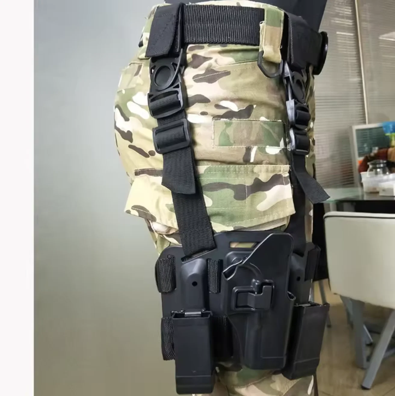 #   G17 G19 G43X USP 1911 M92 P226 Sig مسدس مع مجلة الحقيبة ومصباح يدوي الساق التكتيكية سرعة رسم الساق مسدس الحافظة`
