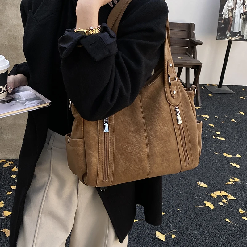 

Women's Fashionable Tote Bag In Leather - Luxury Brand Messenger Bag By Famous Designer Classic Elegant