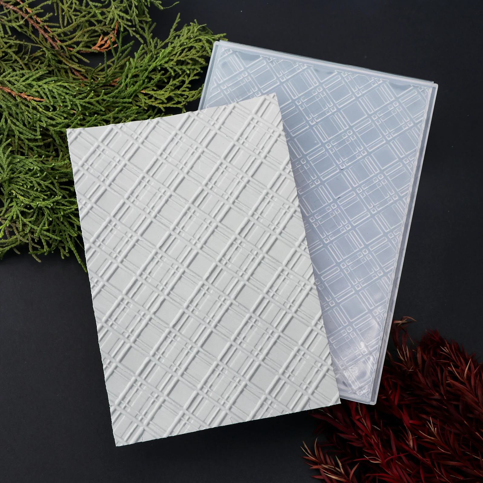 

Argyle Plaid 3D Embossing Folder Texture Pattern Background DIY Scrapbook Decorative Cardboard Crafts Project Making