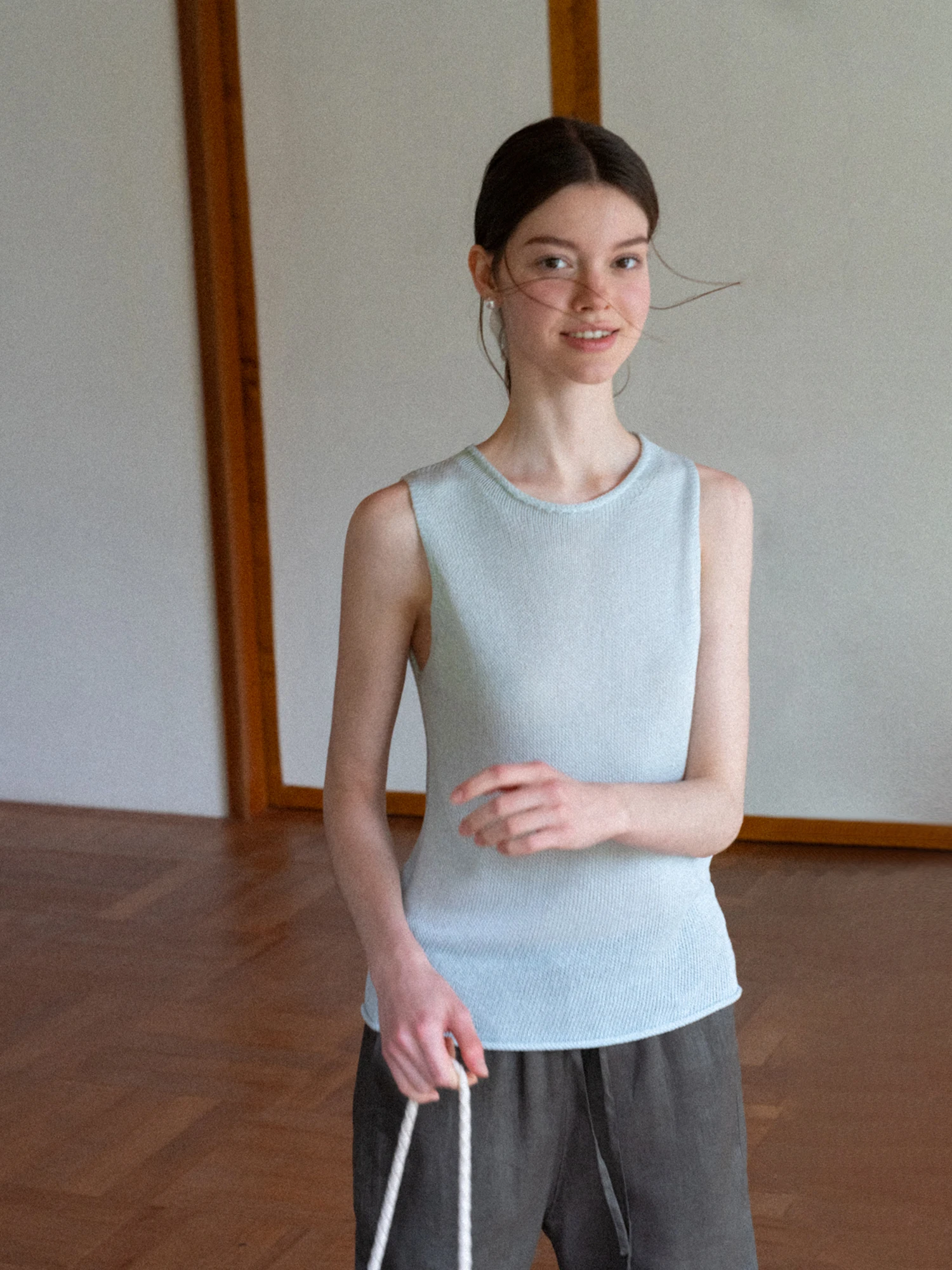 

EGGKA Knitted Casual Thin Summer Top round Neck Sleeveless Vest for Women Fashionable Minimalist Style Polyester Fiber