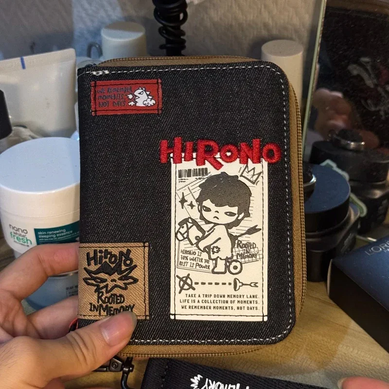 La bolsa de pasaporte original de la serie POPMART Hirono Echo es un regalo periférico moderno y moderno Colección de juguetes navideños sorprendentes