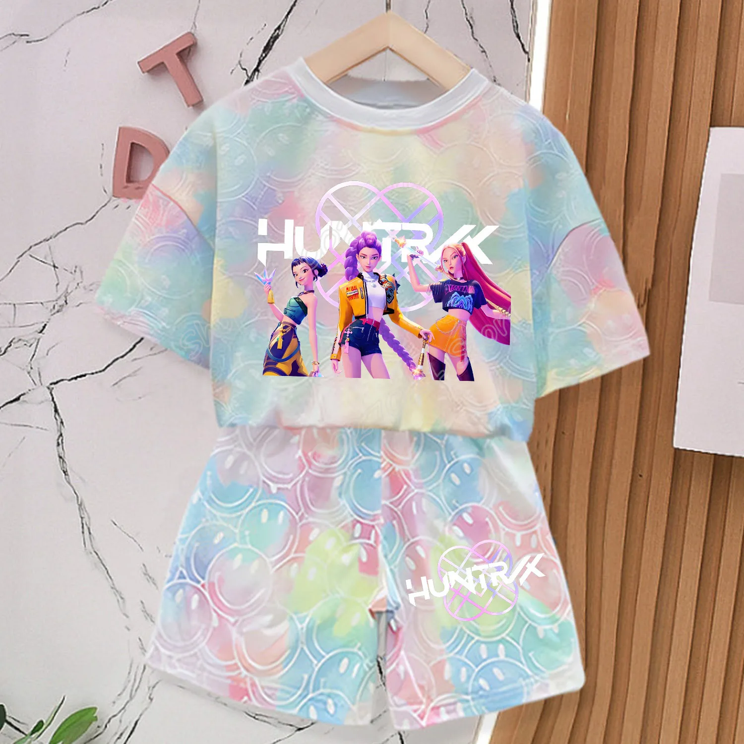 Neues KPOP Demon Hunters T-Shirt und Hosen Set Mädchen Sommerkleidung Kawaii Smiley-Gesicht Kurzarm-Outfits Kinder Tee Top Pyjamas Geschenk