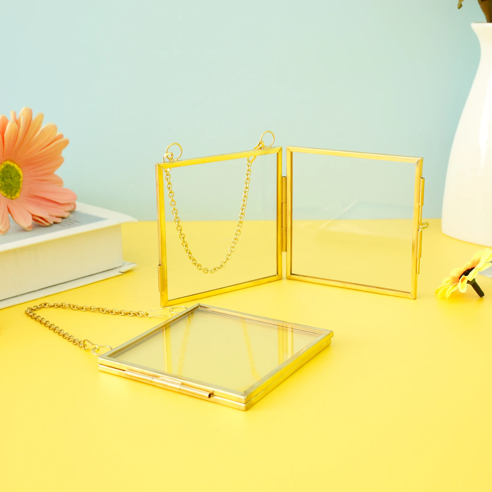 2Pcs Metal Glass Square Hanging Mini Photo Frames Double Sided Picture Frames with Chain Easy Cleaning Pressed Flowers Display