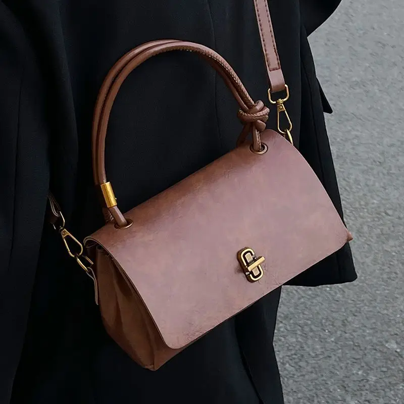 حقيبة كروس متخصصة راقية للنساء النسخة الكورية العصرية الجديدة حقيبة ساعي البريد حقيبة يد نسائية أجنبية متعددة الاستخدامات