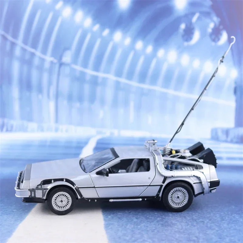 WELLY 1:24 Back to the future Time Machine DMC-12 delorean Metal Diecast Alloy Car model For Kid Toy Gift Collection