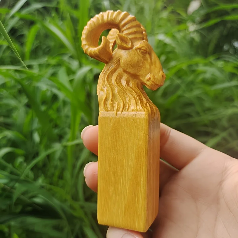 Carved Three-Dimensional Sheep Head Ornament, Wood Grain Curved Sheep Horns, Zodiac Sheep Mascot, Living Room Entrance Decoration, Wooden Crafts