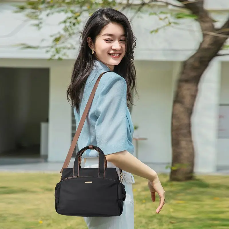 

Ladies' Casual Shoulder Bag Large Capacity Canvas Handbag Fashionable Trendy Crossbody Bag for Middle-aged Women