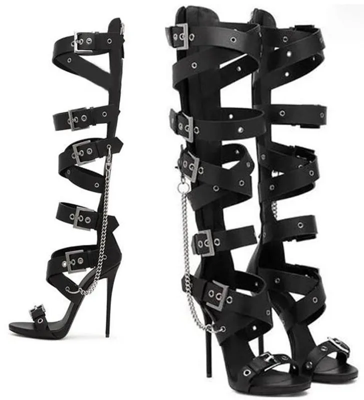 

Сексуальные серебристые сапоги-ботфорты на высоком каблуке с металлическими цепочками, пряжками и вырезами, на молнии сзади, летние, женские