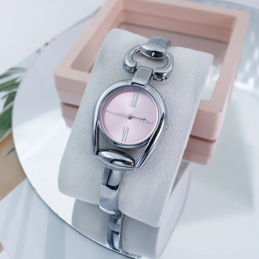 Mode rétro bouton conception montre à Quartz femmes Bracelet montres décontracté alliage Bracelet montres Reloj Mujer Elegante