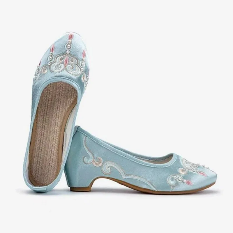 Ladies Pointed Toe Embroidered Slip On Pumps Chinese Style Breathable Retro Loafers Women Spring Summer Dress Shoe