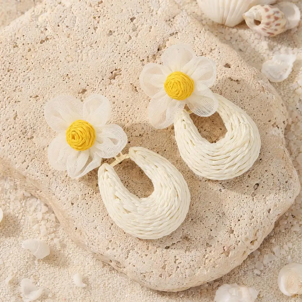 1 Pair Raffia Flower Drop Earrings Women Bohemian Woven Earrings Oval Statement Dangle Earrings Summer Beach Vacation Jewelry