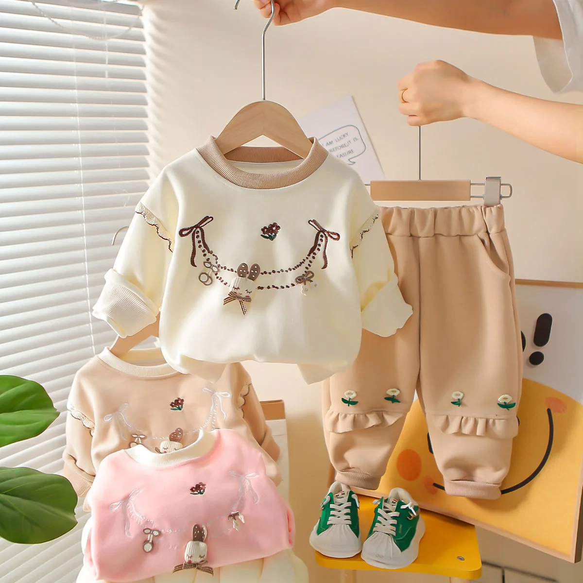 

Autumn Girls 2-Piece Outfit Cartoon Print sweatshirts & Ruffle Pants Set Korean Style Cotton Blend Casual Playwear for Toddler
