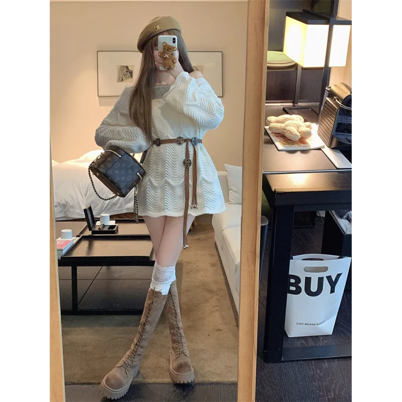 

Женский повседневный белый вязаный пуловер с регулируемой талией и открытыми плечами, свободные нишевые сексуальные модные топы в уличном стиле средней длины