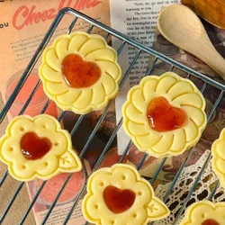 Cartoon Jam Round Flower with Heart Shaped Cookie Cutters 3D Pressable Biscuit Moulds Stamps Embossers Cake Making Tools