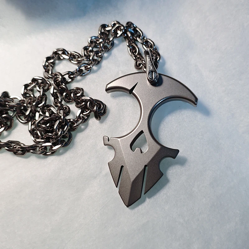 ET Shield Titanium Alloy Multi Functional Necklace Pendant Outdoor Portable EDC Car Emergency Window Breaking Tool