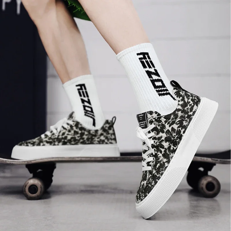 Bedrukte Heren Canvas Schoenen Mode Comfortabele Ademende Man Hardloopschoenen Zomer Nieuwe Lichtgewicht Skateboard Heren Casual Schoenen