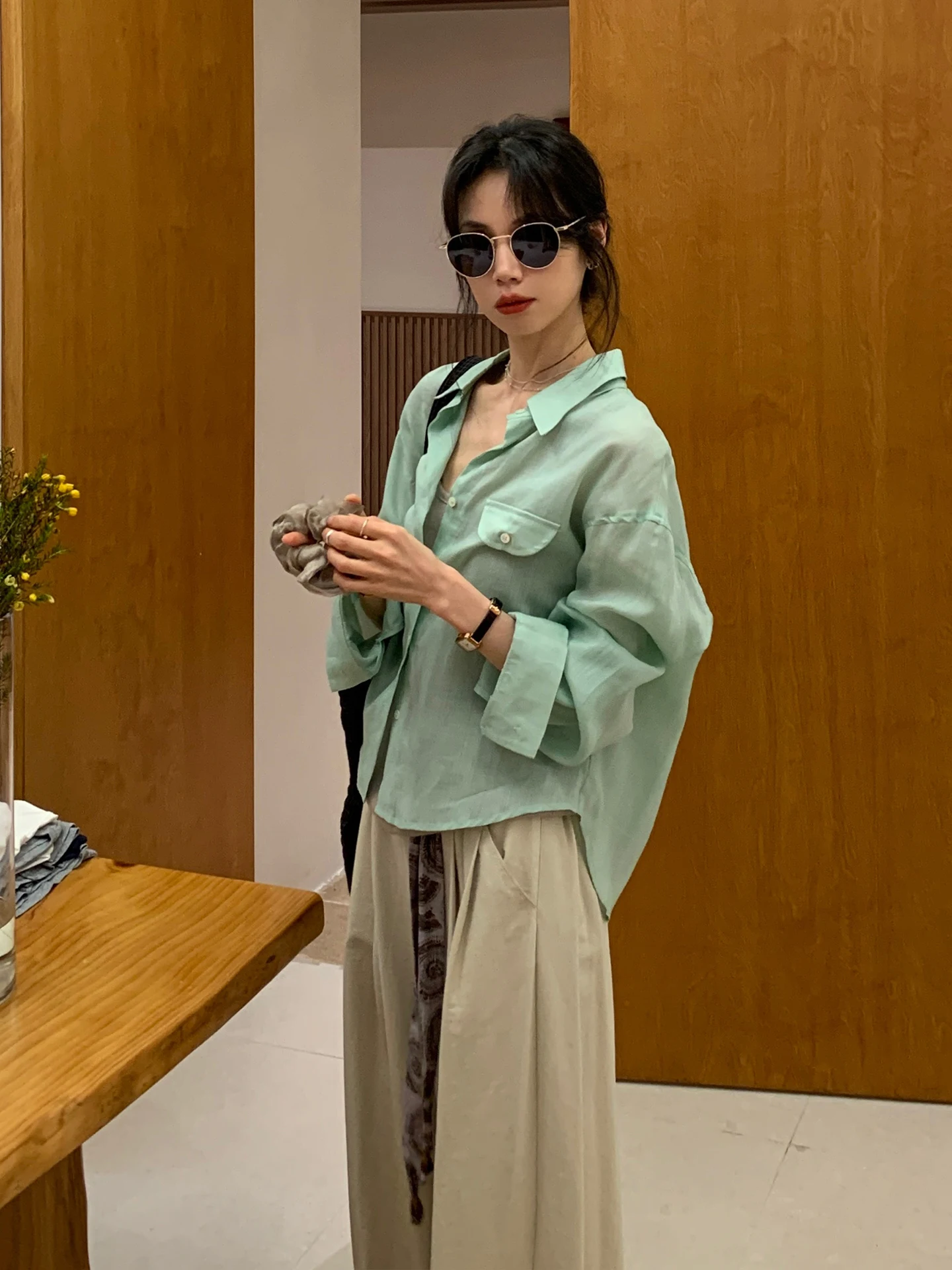 

Зеленая льняная рубашка женская, тонкая, с длинным рукавом, повседневная, универсальная, весна-лето, во французском стиле, свободного кроя, белая, подчеркивающая фигуру