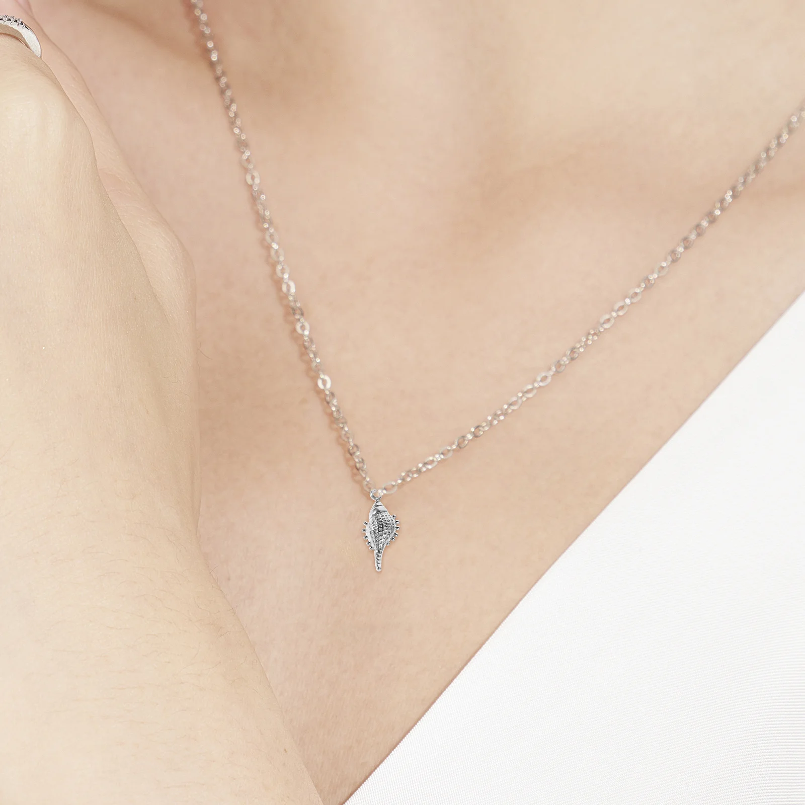 

6Pcs Conch Charm Stainless Steel Skin-Friendly Pendants for Jewelry Making Necklaces Bracelets Earrings Bracelet Charms