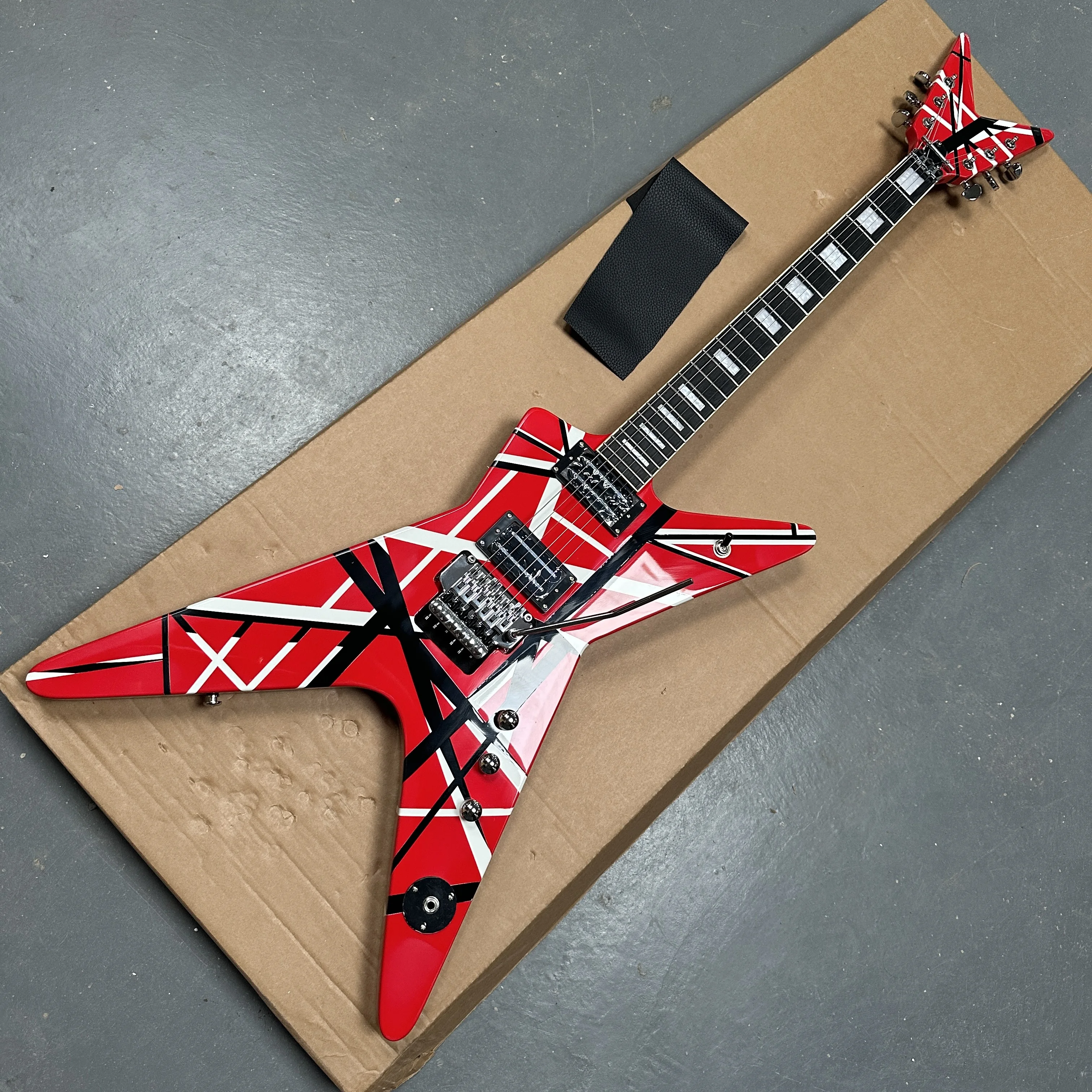 

Электрогитара с полосатой накладкой на гриф, электрогитары с двойными звукоснимателями, винтажная рок-гитара.