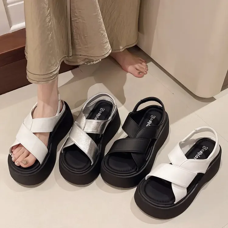 

2024 Introduces New Silver Platform Sandals Featuring A Small Roman Design for Women and Perfect for The Beach or Casual Wear