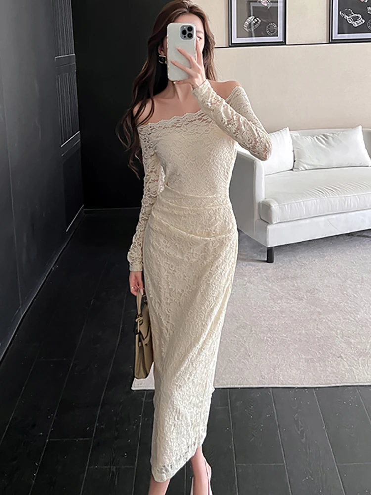 Sukienka damska długa, seksowna, z białej koronki, ażurowa, z dekoltem typu slash neck, elegancka, dopasowana, na studniówkę, jesień-zima, vintage, 2025.
