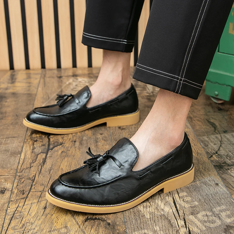 Tassel-embroidered loafers - versatile youth leather shoes for men English-style groomsmen shoes trendy style