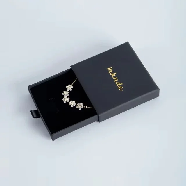 24 stks/partij Bulk Sieraden Doos Custom logo 9x9x2.5 cm DIY Roze Reizen Oorbel Ringen Armband ketting Organizer Box Bruiloft Gunst