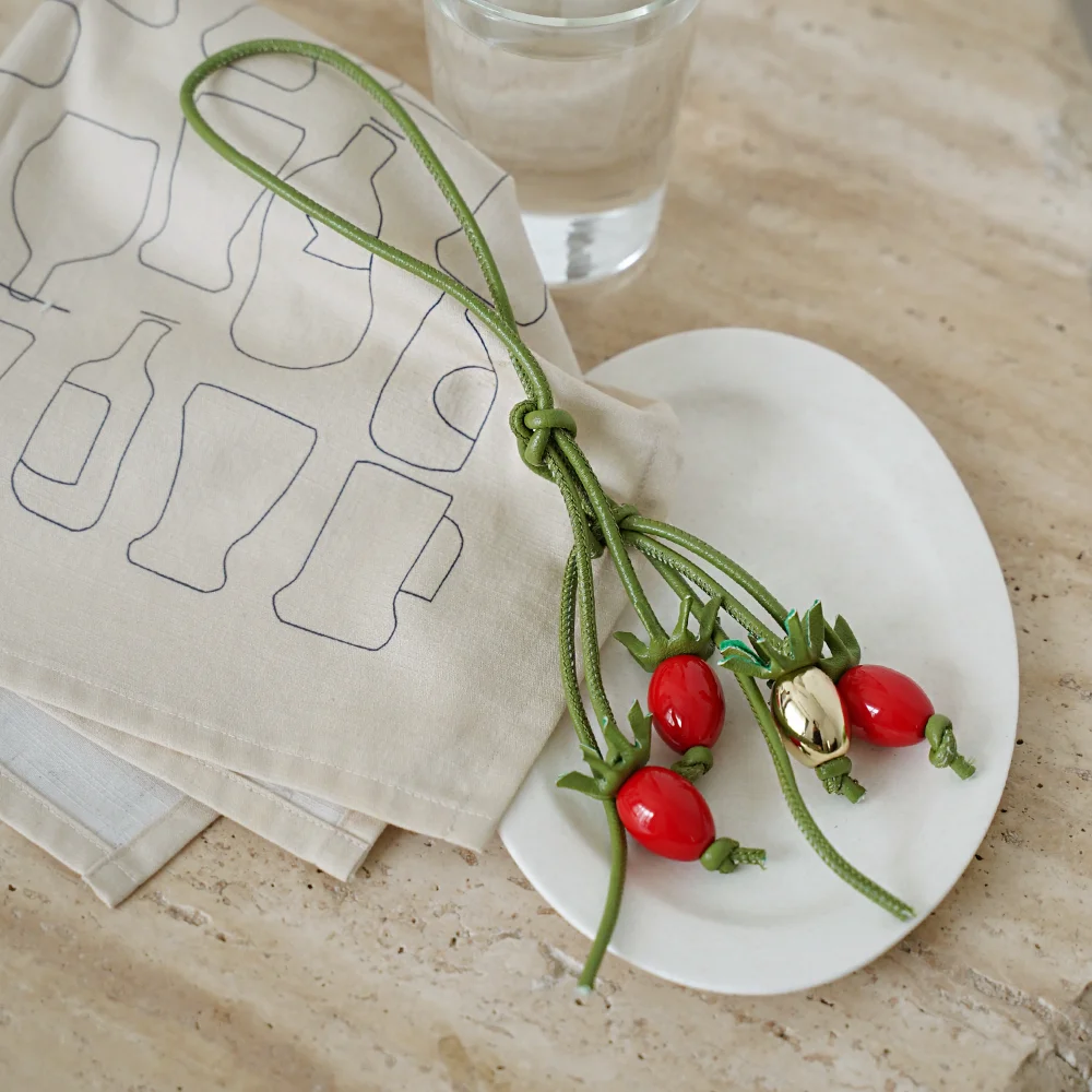 Bag Charm Exquisite Tomato String Pendant Woman All-match Cute Backpack Pendant Luxury Design Bag Accessories