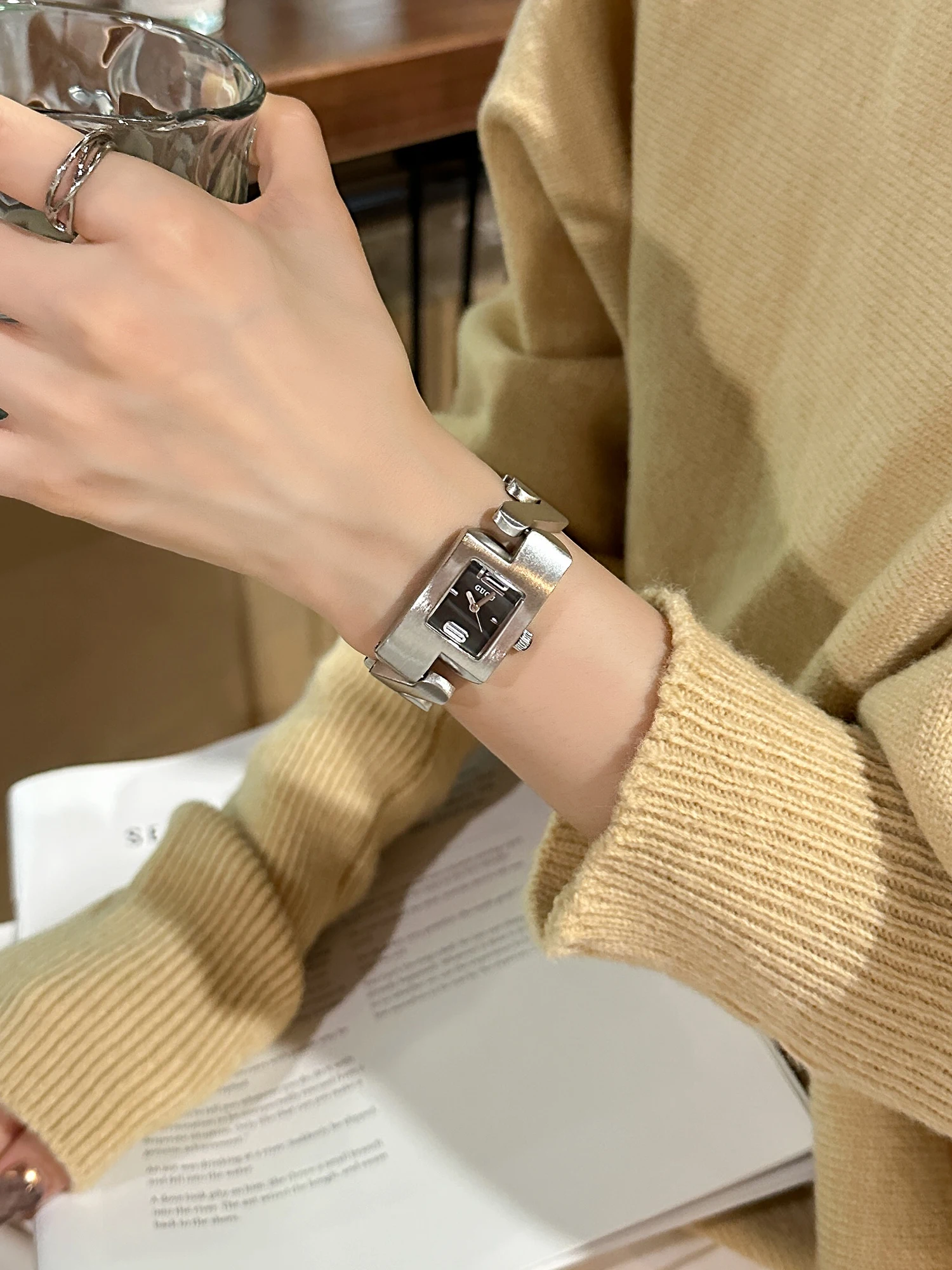 Watch for women 2025 new style light luxury retro simple high-end quartz ladies watch workplace birthday gift for women