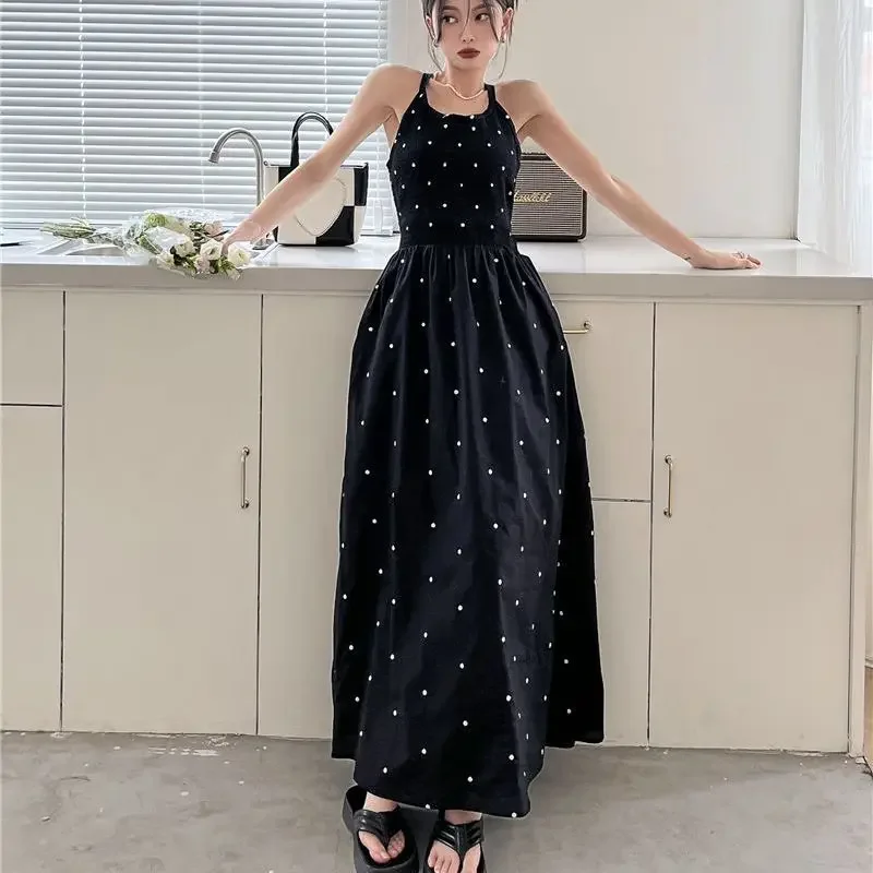 

Черное платье-бретелька в горошек, женское платье 2023 года, новое летнее платье без рукавов с пряным темпераментом, облегающее талию, длинные платья для похудения
