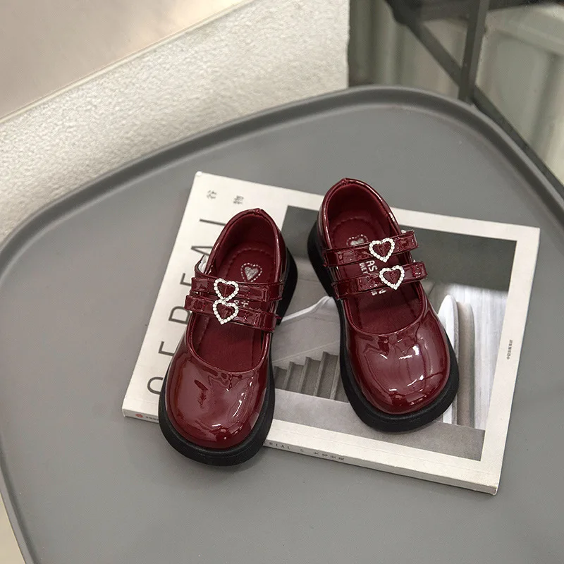 

Soled Shoes Girls Spring Autumn Lacquered Leather Shoes Girls Loafers Soft Performance Children Velcro Heart Rhinestones Shoes